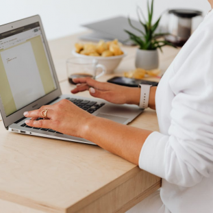 Senior Marketing Copywriter